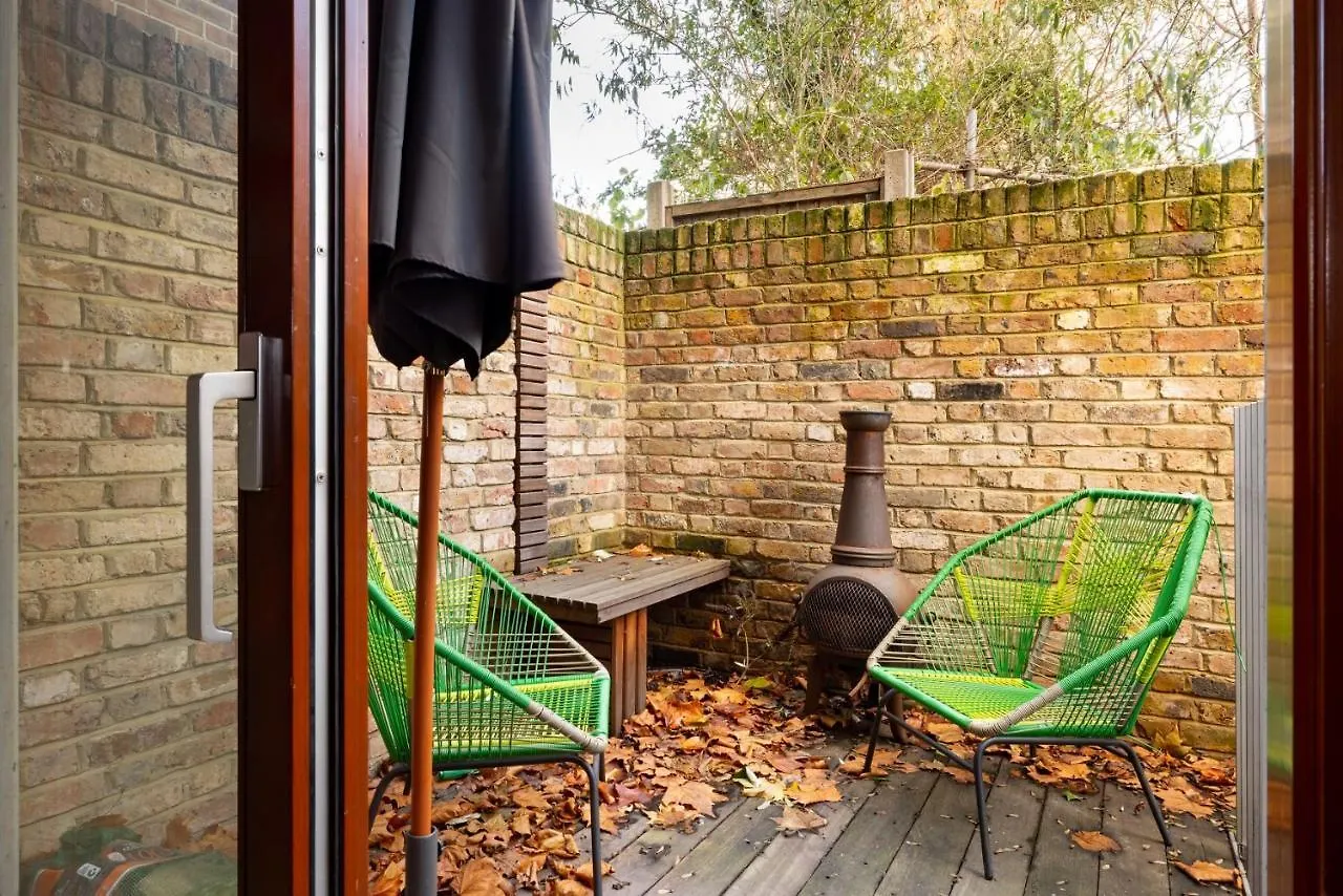 The Victoria Park Sanctuary - Stunning 2Bdr Flat Apartment London United Kingdom